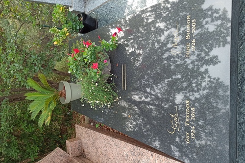 Tombe de Guy Texidor, enterré au cimetière de Gassin - https://gassin.eu