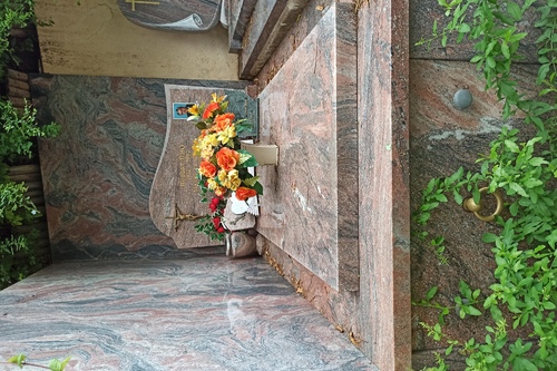 Tombe de Robert Dho, ancien maire de Gassin, enterré au cimetière de Gassin - https://gassin.eu