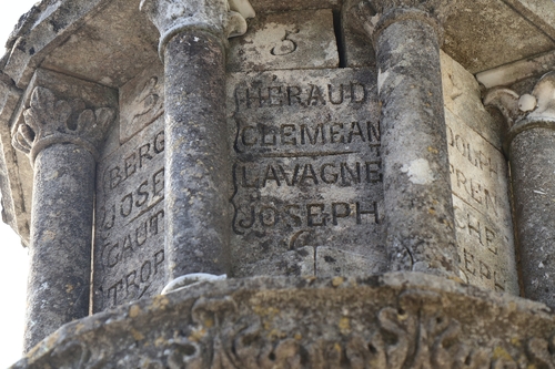 Héraud Clemean, Lavagne Joseph - 5-6- L'énigmatique monument à Saint-Joseph de Gassin - https://gassin.eu
