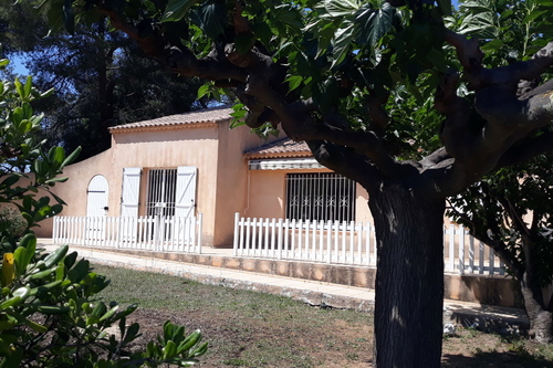 Villa Sous les Pins avec terrasse et piscine à La Londe les Maures