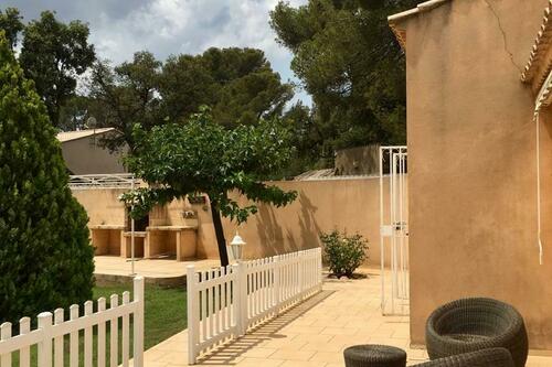 Villa Sous les Pins terrasse, jardin et piscine à La Londe les Maures