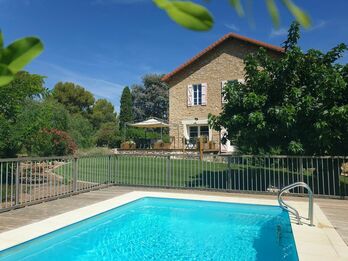 Location de gîtes avec piscine Château de la Pascalette